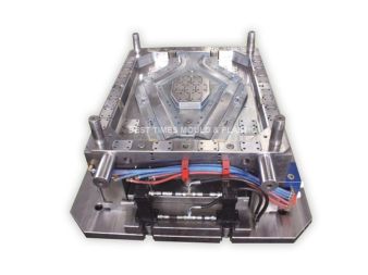 Plastic injection mold