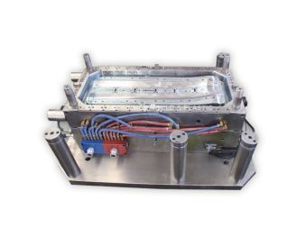 Plastic injection mold